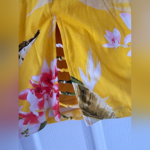 Guess Floral skirt in size L yellow - Picture 3 of 4